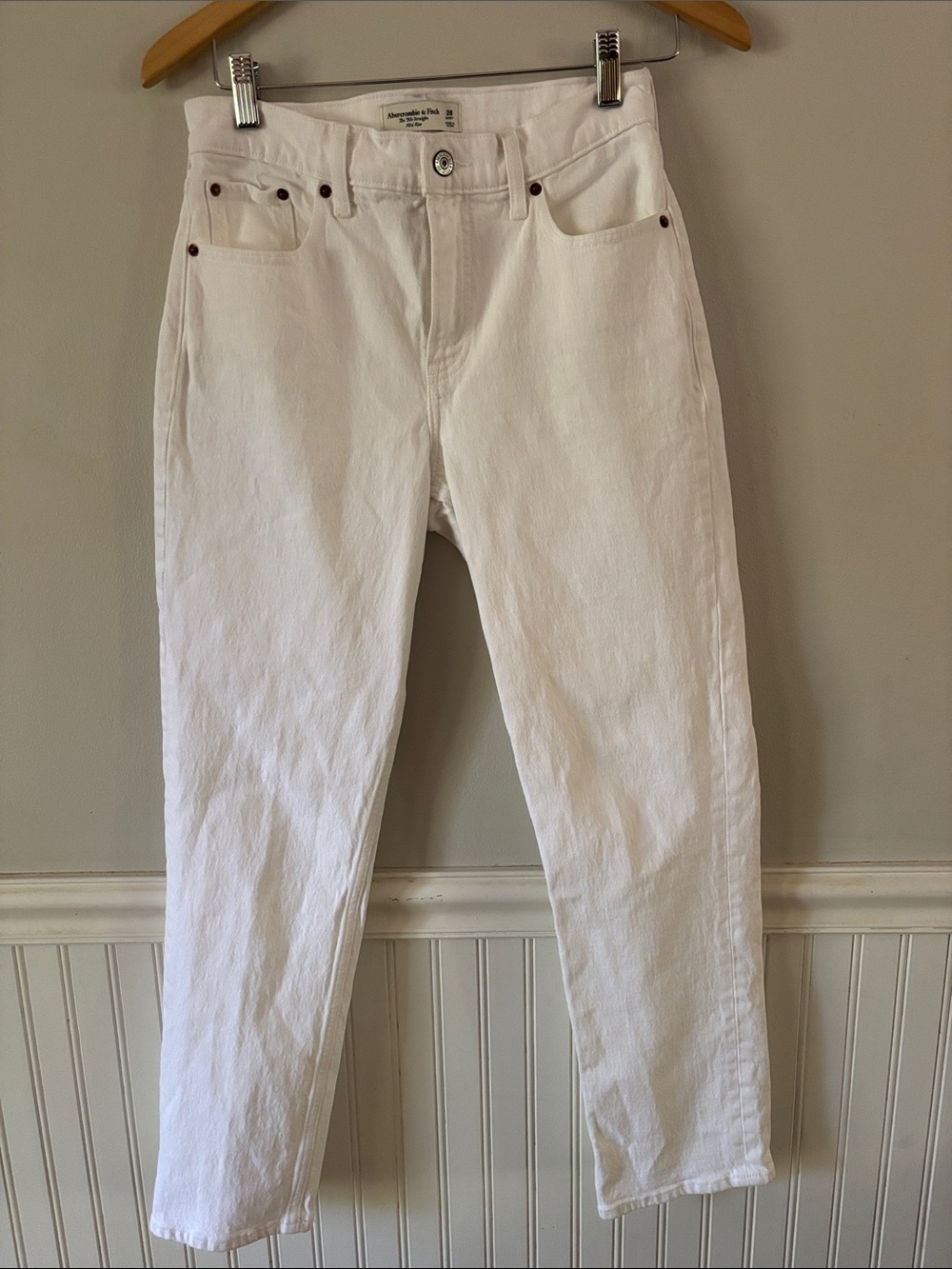 Abercrombie & Fitch White Straight Leg Women’s Jeans Curve Love Short